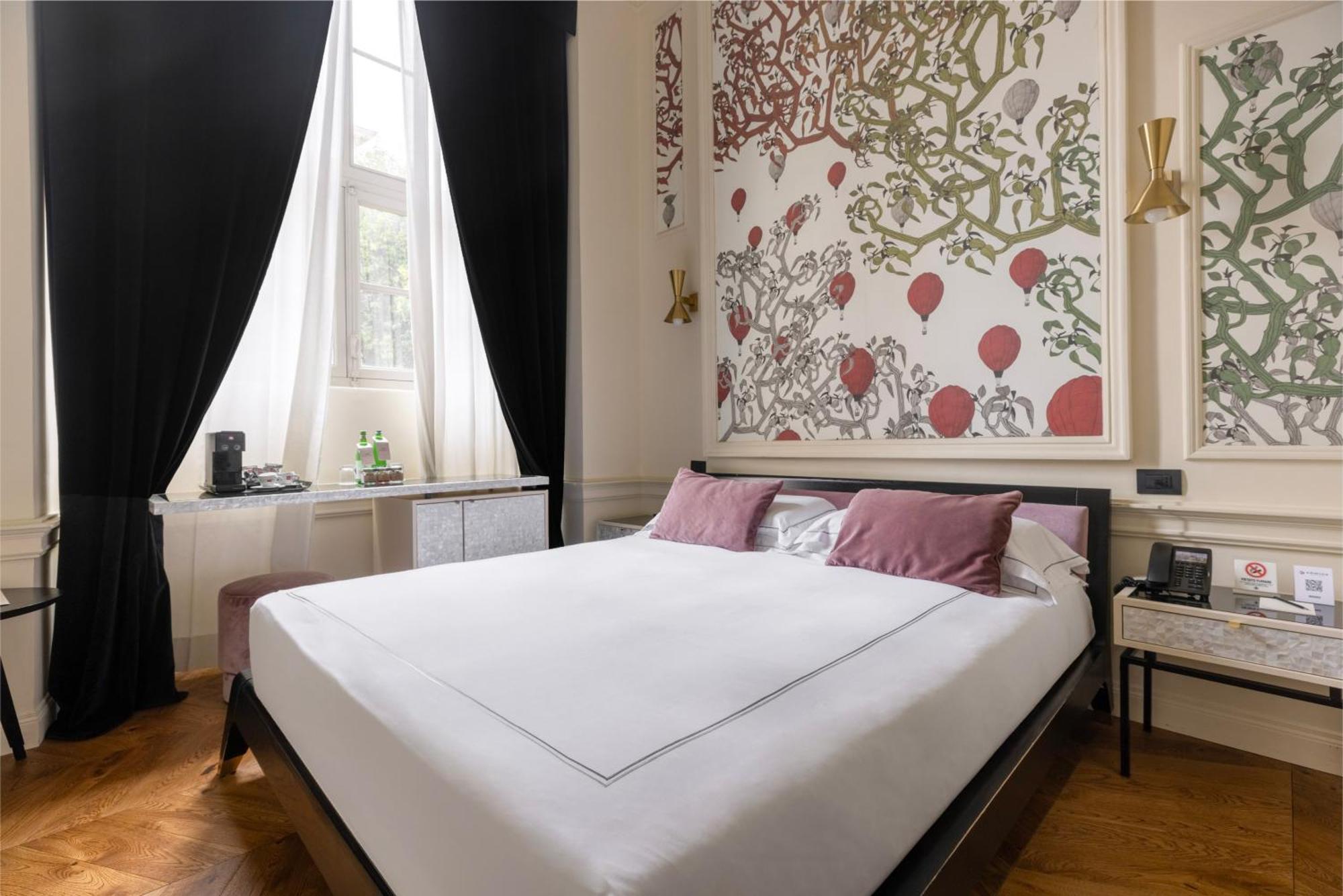 Roma Luxus Hotel Bagian luar foto A bedroom at the Hotel