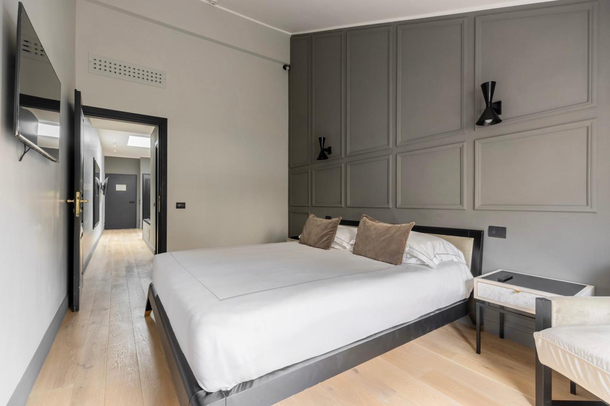 Roma Luxus Hotel Bagian luar foto A room at the hotel