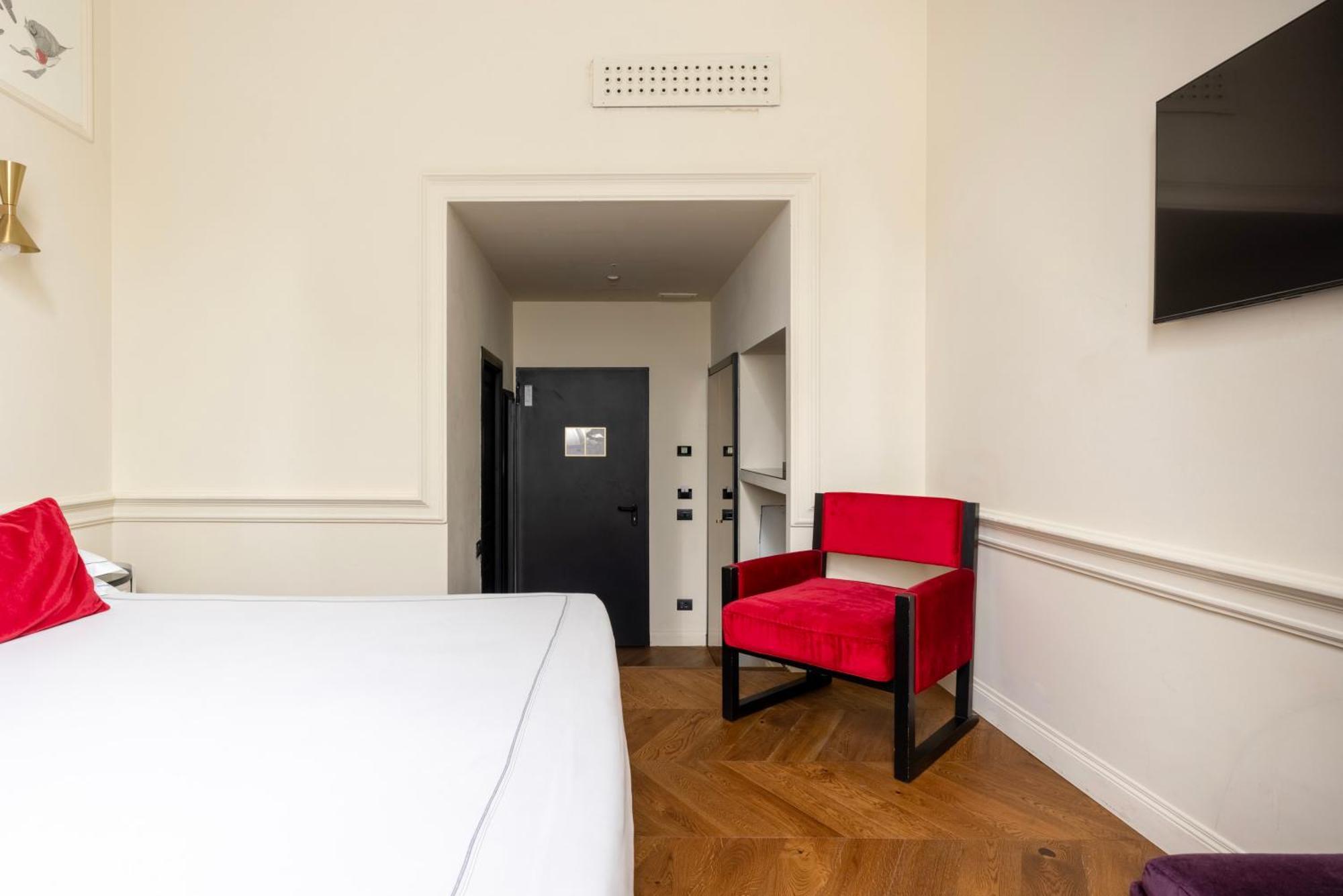 Roma Luxus Hotel Bagian luar foto A room at the hotel