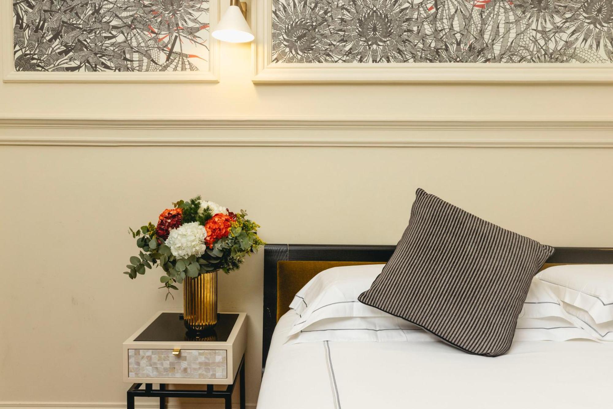 Roma Luxus Hotel Bagian luar foto A pillow