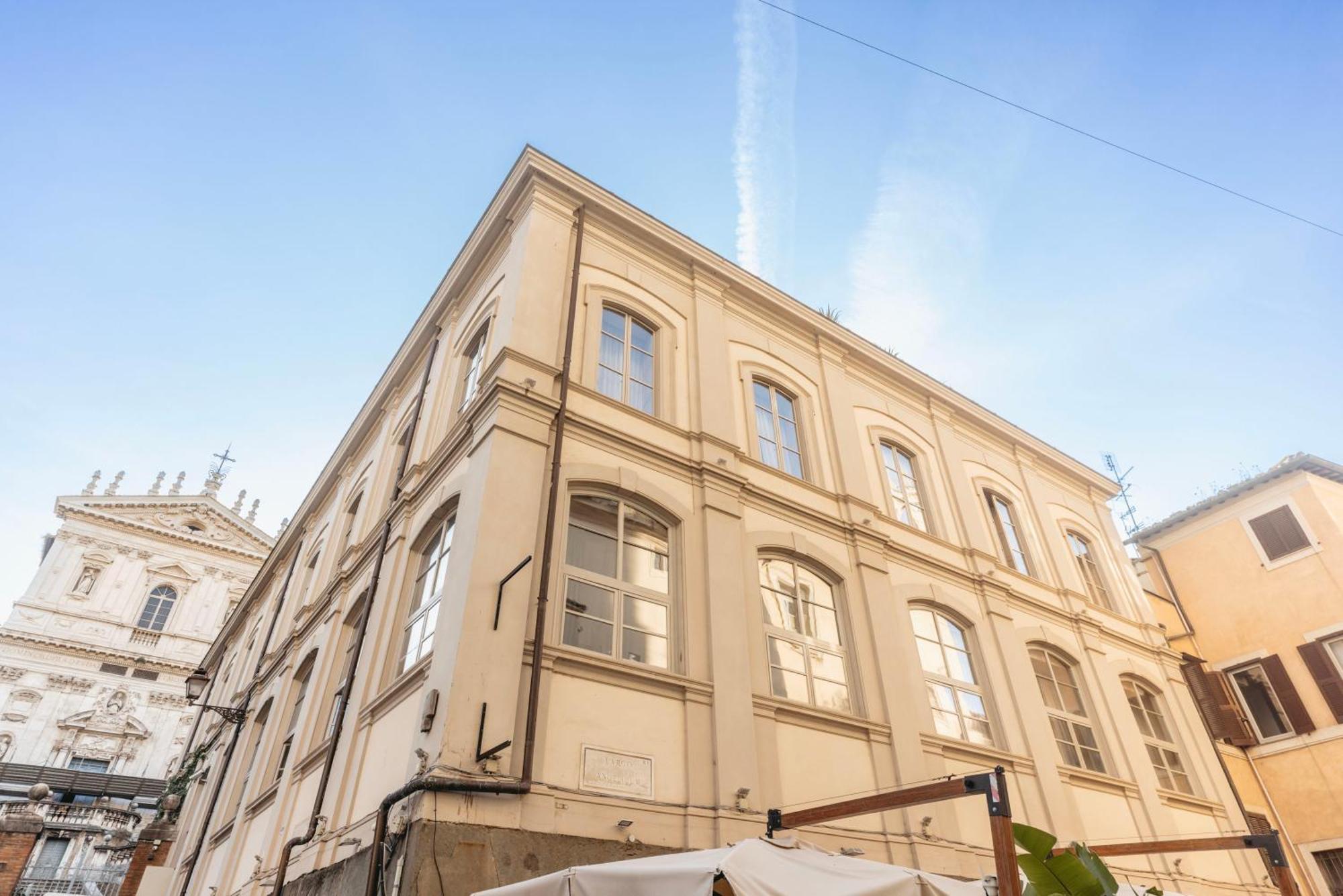 Roma Luxus Hotel Bagian luar foto The building of the university library